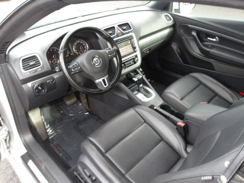 Used 2010 Volkswagen Eos Komfort image 16