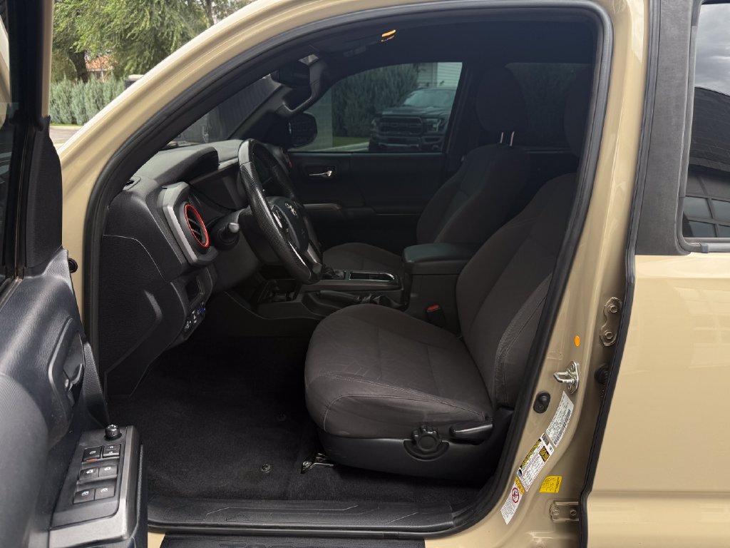 Used 2019 Toyota Tacoma TRD Sport w/ Technology Package AWD/4WD image 20