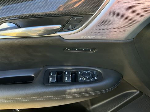 Used 2025 Cadillac XT6 Sport w/ Technology Package image 13