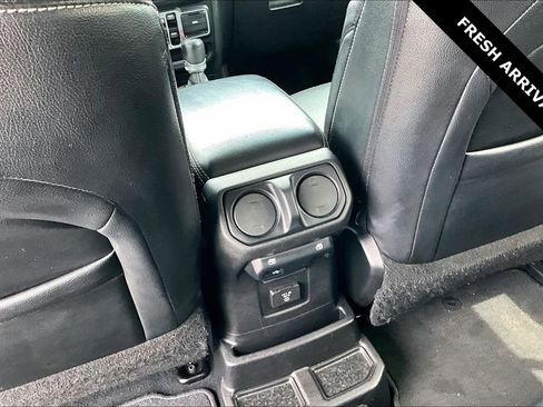 Used 2018 Jeep Wrangler Unlimited Sahara AWD/4WD image 10