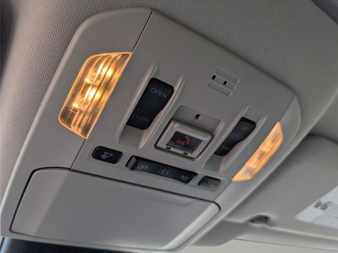 Used 2021 Toyota Highlander Limited image 23