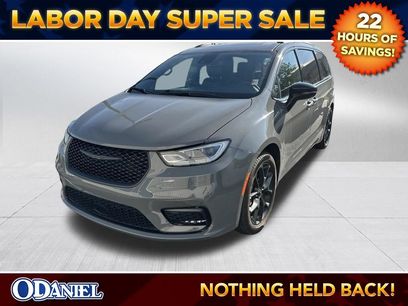 Used 2025 Chrysler Pacifica Limited