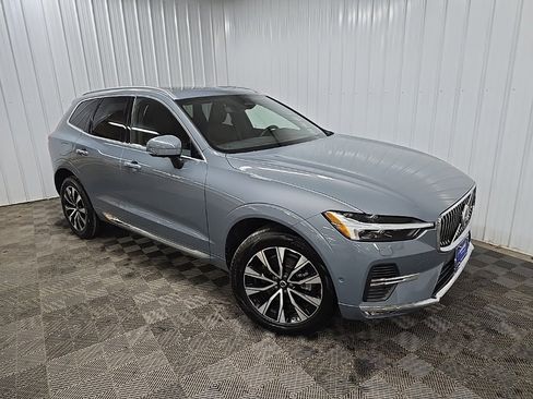 Used 2023 Volvo XC60 B5 Plus image 7