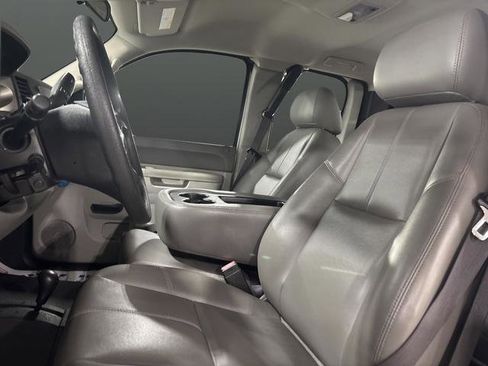 Used 2010 Chevrolet Silverado 2500 W/T image 4