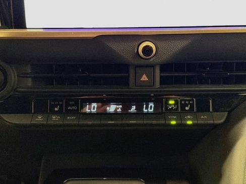 Certified 2024 Toyota Crown AWD/4WD image 13
