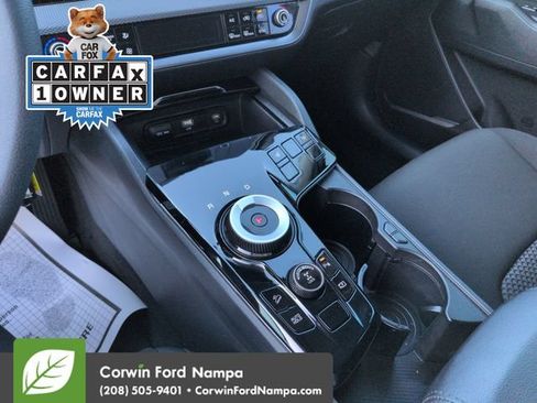 Used 2025 Kia Sportage LX AWD/4WD image 17