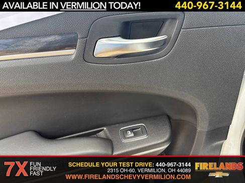 Used 2022 Chrysler 300 Touring w/ Sport Appearance Package image 39