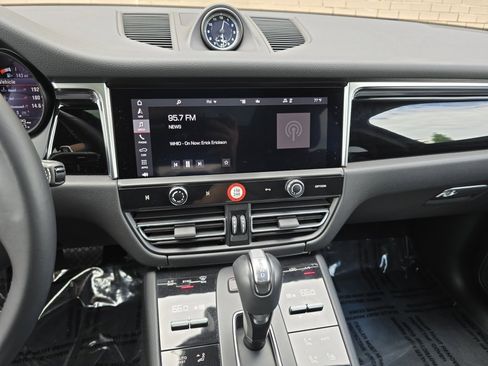 Certified 2024 Porsche Macan image 47