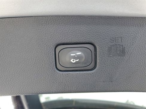 Used 2024 Ford Edge Titanium image 11