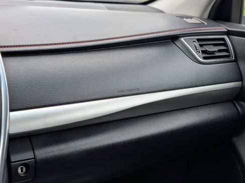 Used 2016 Toyota Camry SE FWD image 16