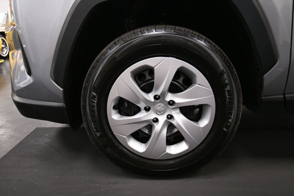 Certified 2025 Toyota RAV4 LE FWD image 32