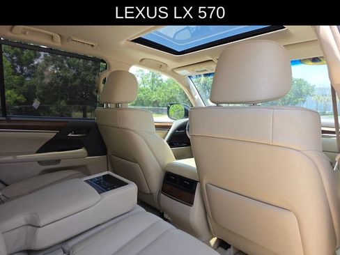 Used 2021 Lexus LX 570 4WD w/ Luxury Package image 12