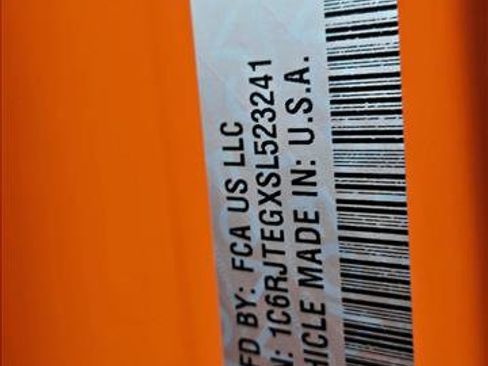 New 2025 Jeep Gladiator Mojave w/ Convenience Group image 17