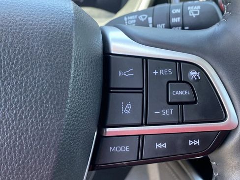 Used 2024 Toyota Highlander Limited AWD/4WD image 28