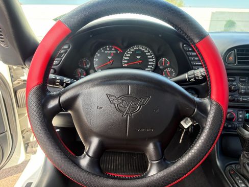 Used 1999 Chevrolet Corvette Coupe w/ Memory Pkg RWD image 13