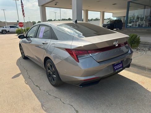 Used 2023 Hyundai Elantra Blue FWD image 10