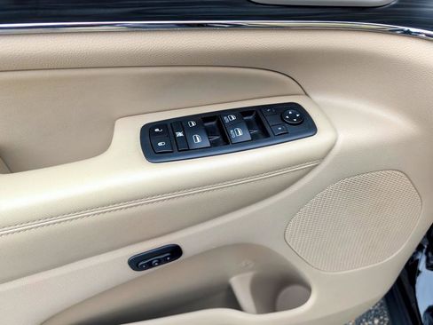 Used 2020 Jeep Grand Cherokee Limited w/ Luxury Group II image 17