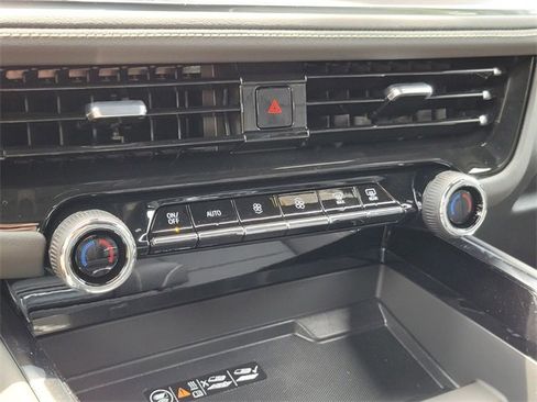 New 2025 Chevrolet Suburban Premier image 19