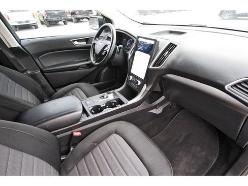 Used 2022 Ford Edge SE image 28