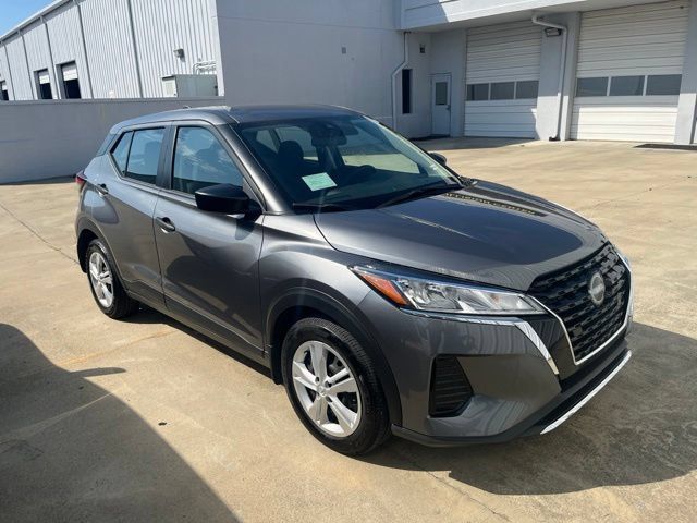 Certified 2025 Nissan Kicks Play S FWD image 6
