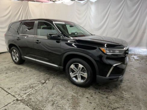 Certified 2025 Honda Pilot EX-L image 3