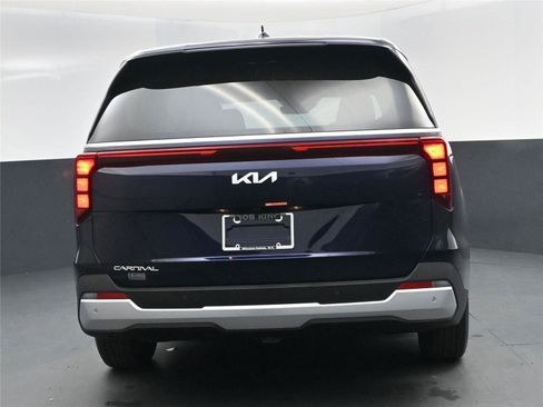 New 2026 Kia Carnival LX image 25