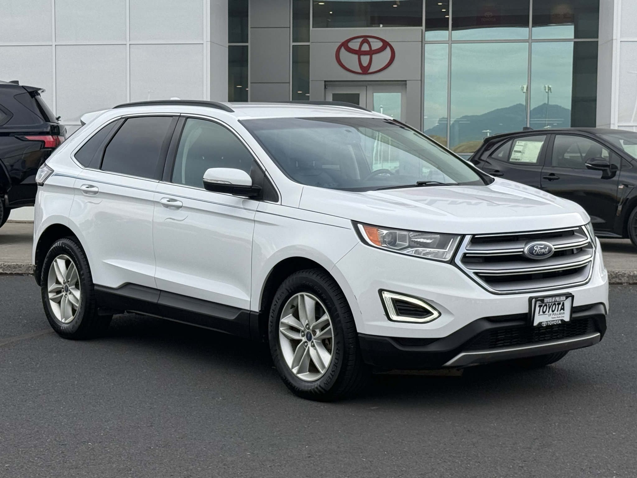 Used 2016 Ford Edge SEL w/ Equipment Group 201A AWD/4WD image 2