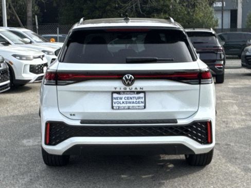 New 2026 Volkswagen Tiguan SE R-Line image 5