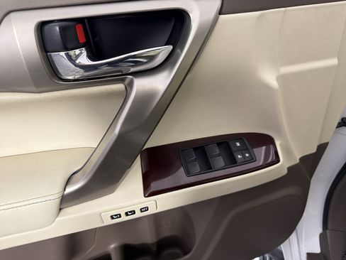 Used 2019 Lexus GX 460 Premium w/ Premium Package AWD/4WD image 8