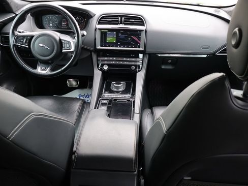 Used 2019 Jaguar F-PACE R-Sport AWD/4WD image 15