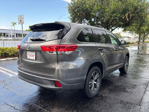 Used 2018 Toyota Highlander LE FWD image 13