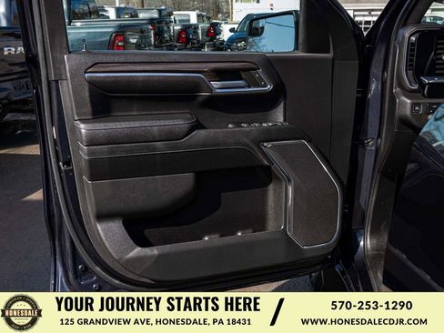 Used 2023 Chevrolet Silverado 1500 LT image 11