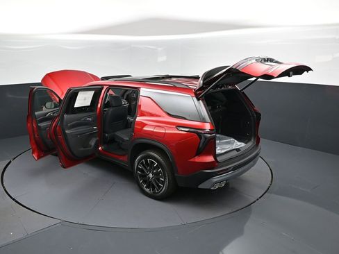 New 2026 Chevrolet Traverse LT image 2