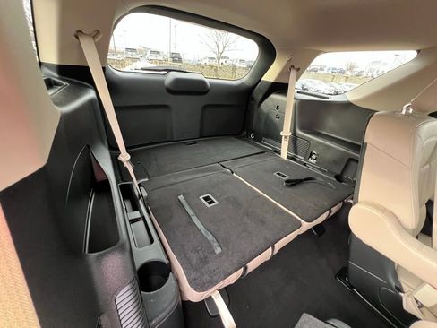 Used 2023 Ford Explorer XLT w/ Equipment Group 202A image 28