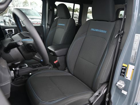 Used 2025 Jeep Wrangler Unlimited Rubicon 4xe w/ Convenience Group image 7