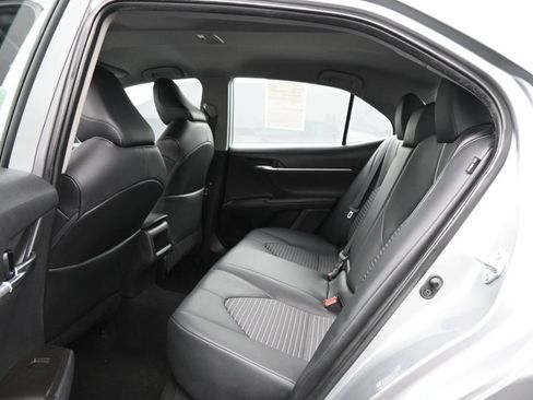 Used 2022 Toyota Camry SE w/ Convenience Package FWD image 17
