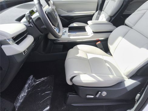 New 2026 Lincoln Navigator L Reserve AWD/4WD image 13