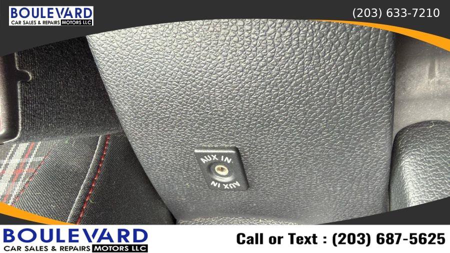 Used 2013 Volkswagen Golf 4-Door FWD image 17