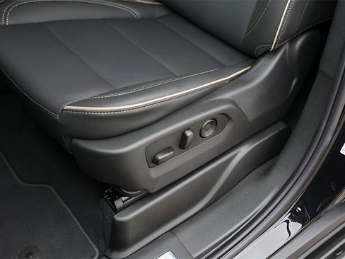 Used 2026 GMC Yukon XL Elevation image 11