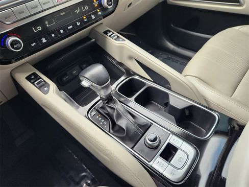 Used 2022 Kia Telluride EX w/ EX Premium Package image 22