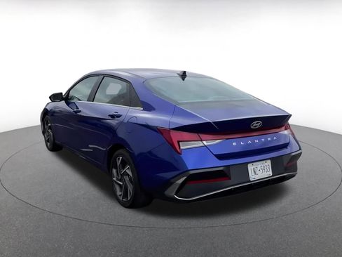Used 2025 Hyundai Elantra SEL image 11