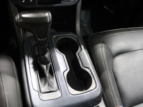 Used 2018 Chevrolet Colorado Z71 w/ Centennial Edition AWD/4WD image 32
