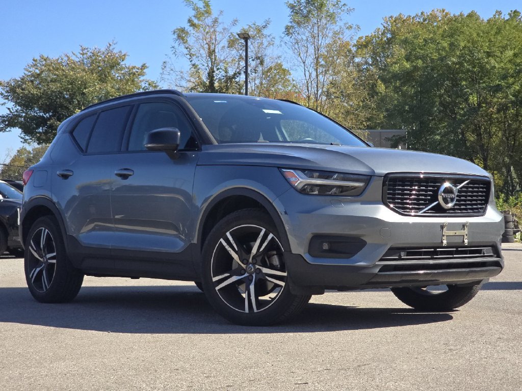 Used 2019 Volvo XC40 AWD T5 image 2
