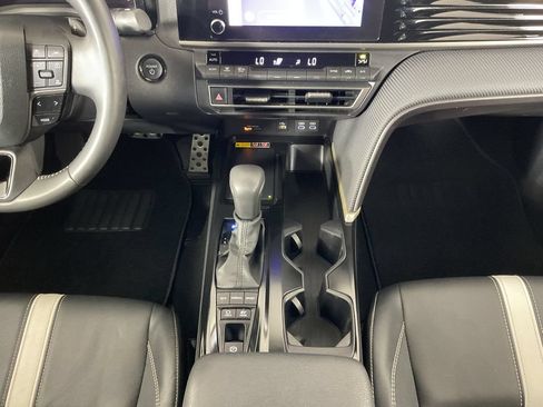 Used 2025 Toyota Camry SE FWD image 14