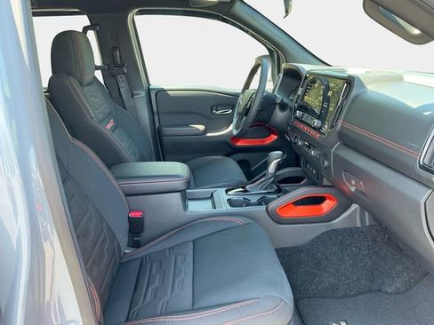 Used 2025 Nissan Frontier PRO-4X AWD/4WD image 16
