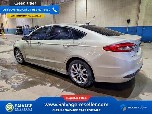 Used 2017 Ford Fusion SE w/ Fusion SE Technology Package FWD image 3