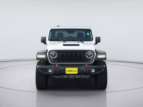 Used 2025 Jeep Gladiator Mojave w/ Convenience Group AWD/4WD image 3