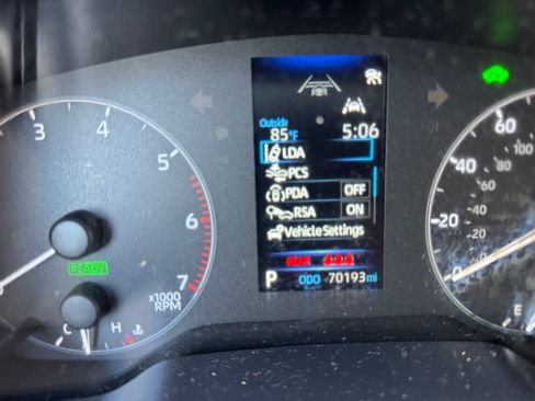 Used 2025 Toyota Corolla LE FWD image 11