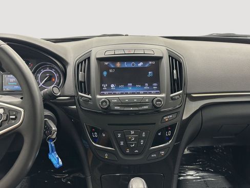 Used 2017 Buick Regal Sport Touring FWD image 11