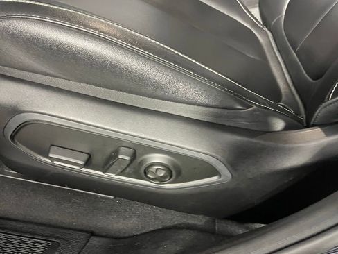 Used 2023 Jeep Grand Cherokee Limited w/ Black Appearance Package image 24